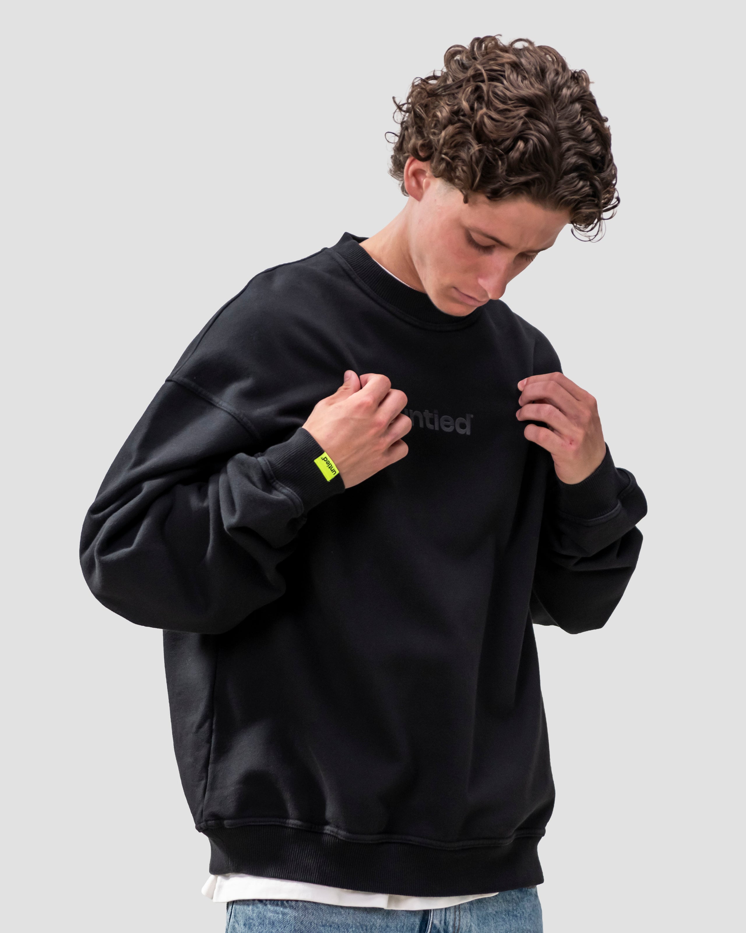 UNTIED® CREWNECK — Black