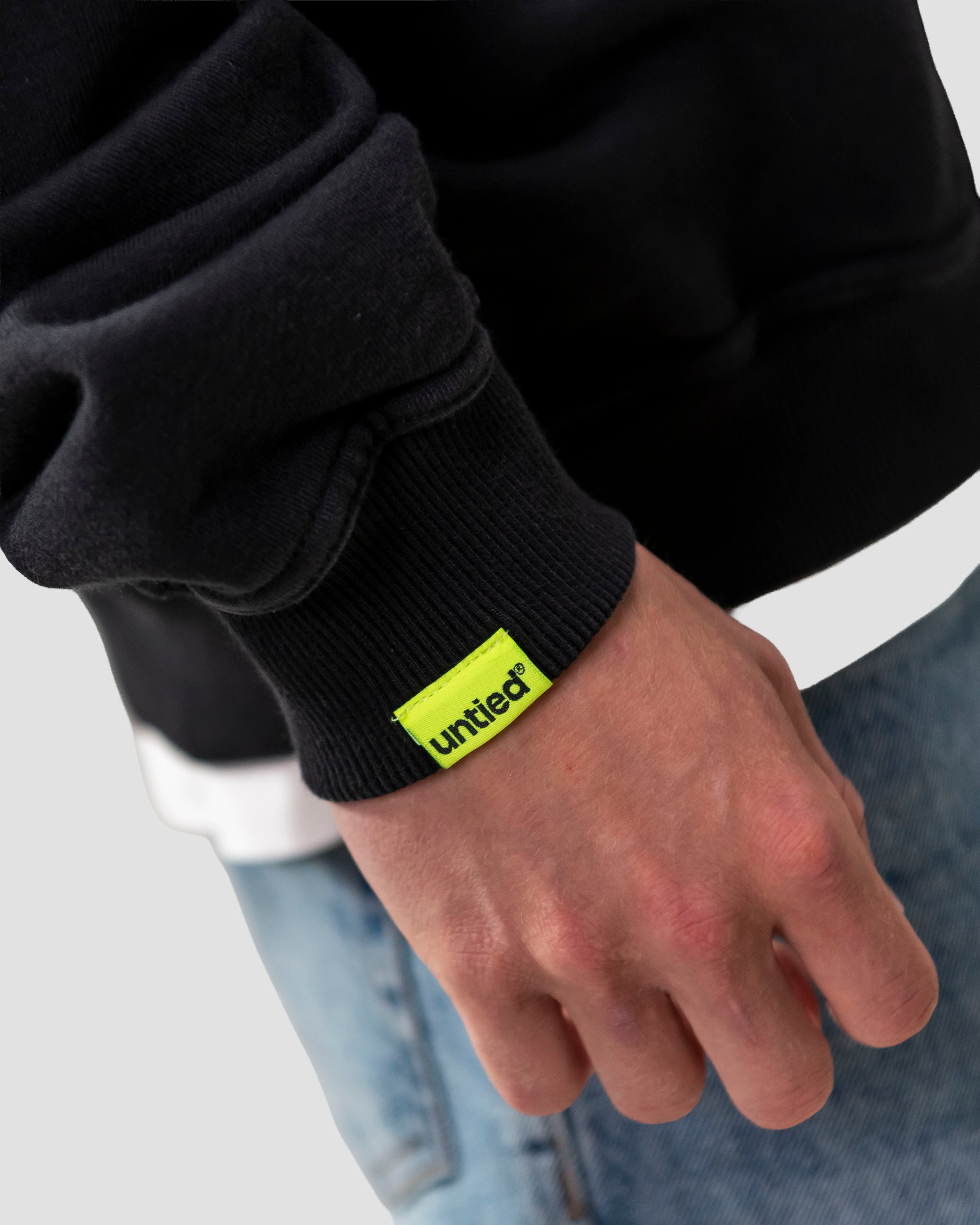UNTIED® CREWNECK — Black