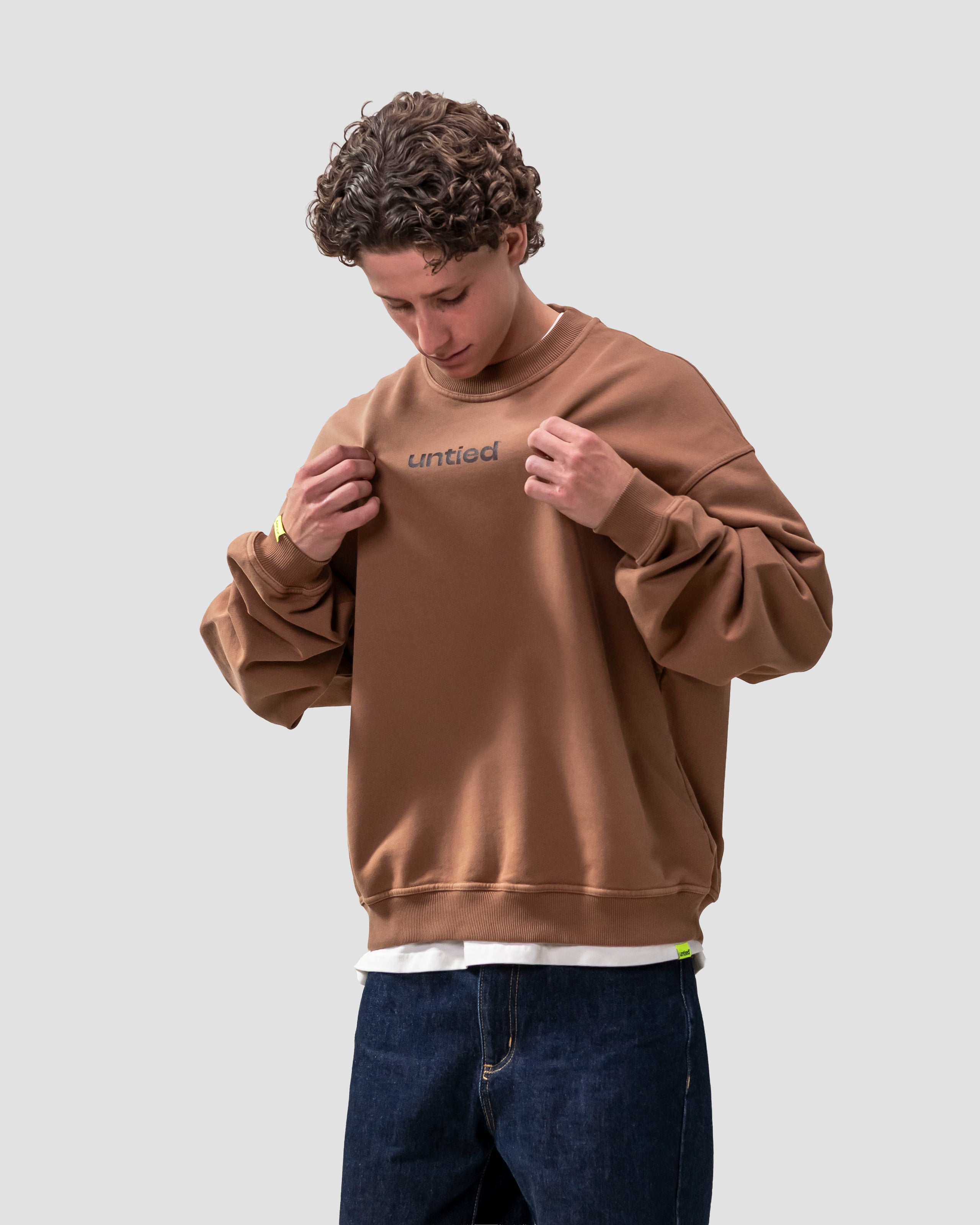 UNTIED® CREWNECK — Brown